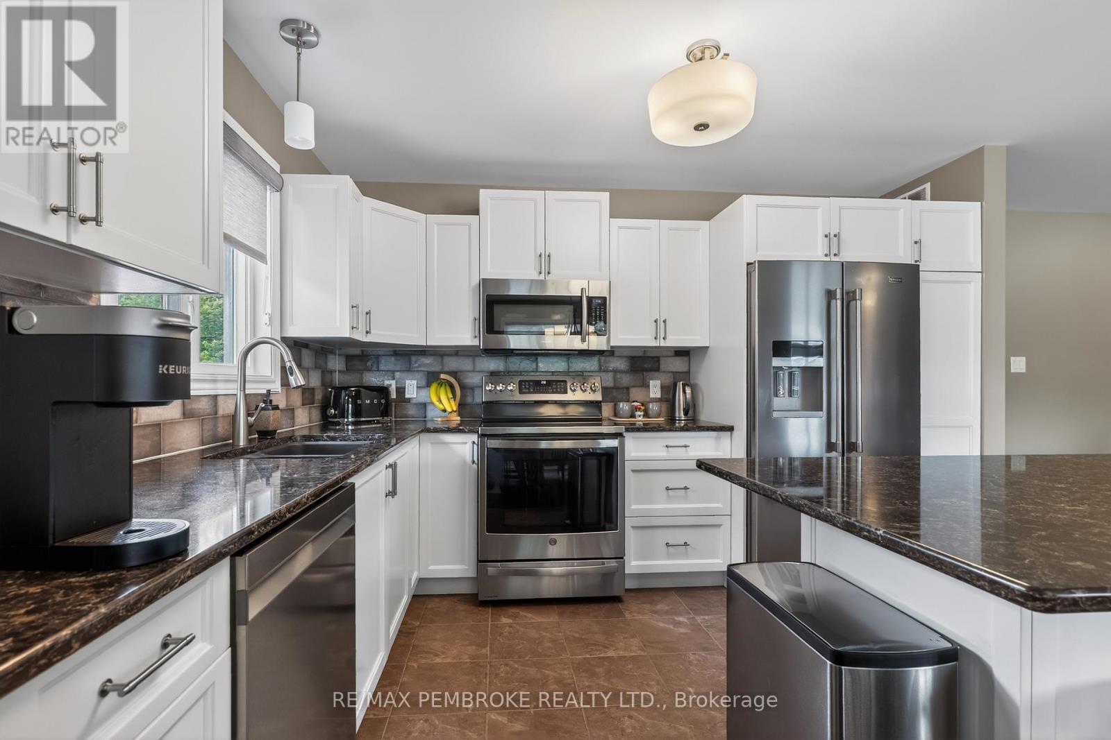 61 Oak Avenue, Petawawa, Ontario  K8H 0B5 - Photo 8 - X13435776