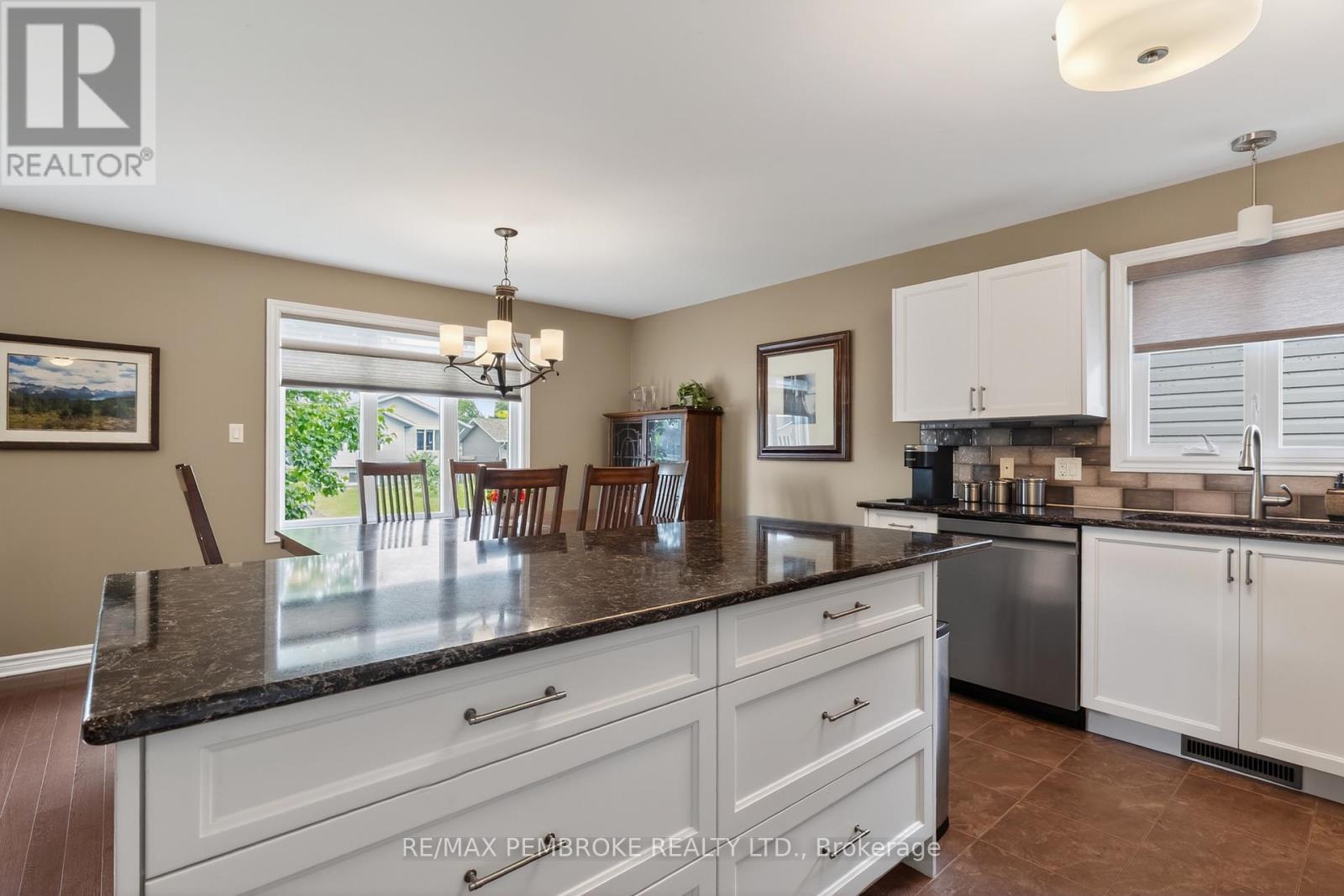 61 Oak Avenue, Petawawa, Ontario  K8H 0B5 - Photo 9 - X13435776