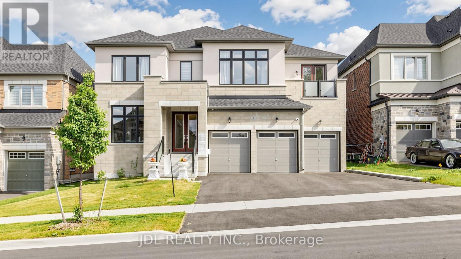 4 FAIR WINDS LANE, East Gwillimbury, Ontario