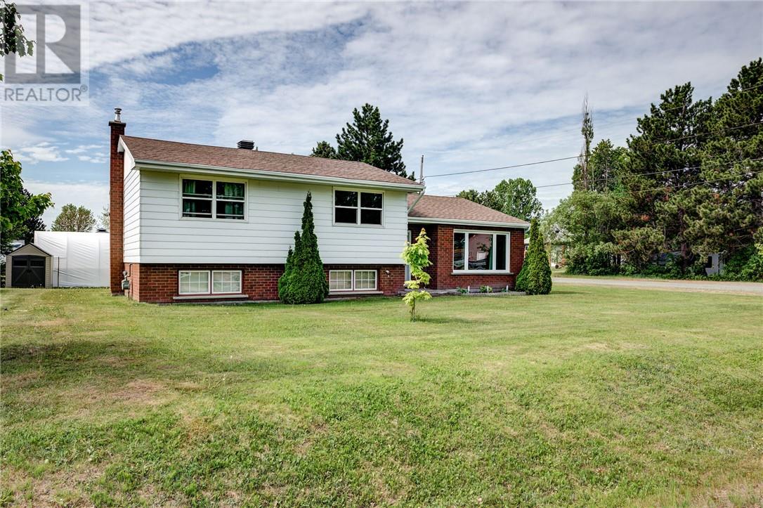 15 Arlington Drive E, Dowling, Ontario  P0M 1R0 - Photo 2 - 2128433