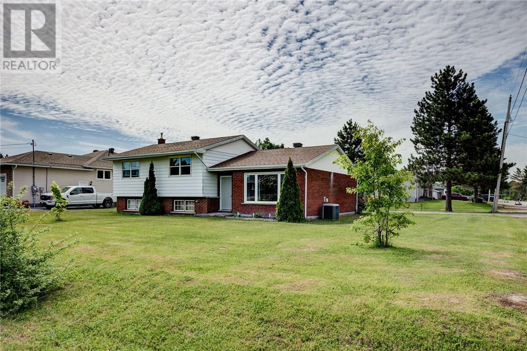 15 Arlington Drive E, Dowling, Ontario  P0M 1R0 - Photo 3 - 2128433