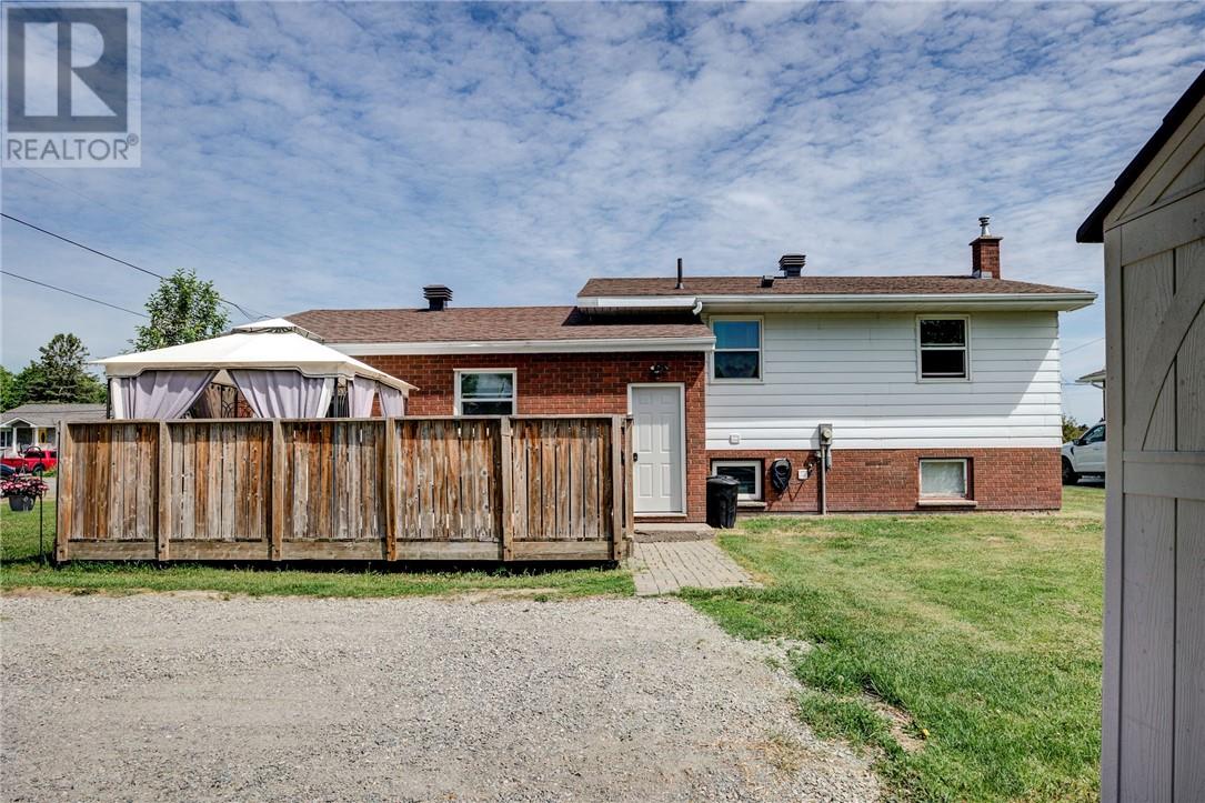 15 Arlington Drive E, Dowling, Ontario  P0M 1R0 - Photo 6 - 2128433
