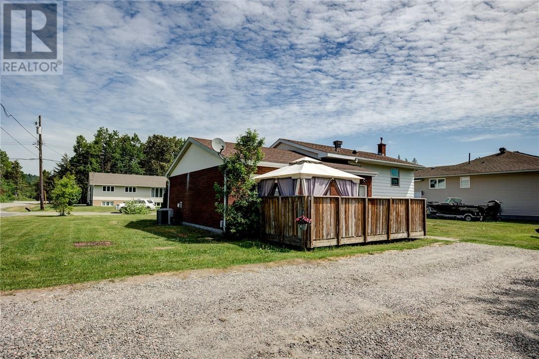 15 Arlington Drive E, Dowling, Ontario  P0M 1R0 - Photo 7 - 2128433