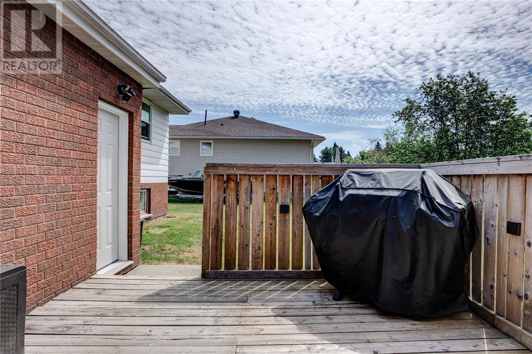 15 Arlington Drive E, Dowling, Ontario  P0M 1R0 - Photo 8 - 2128433