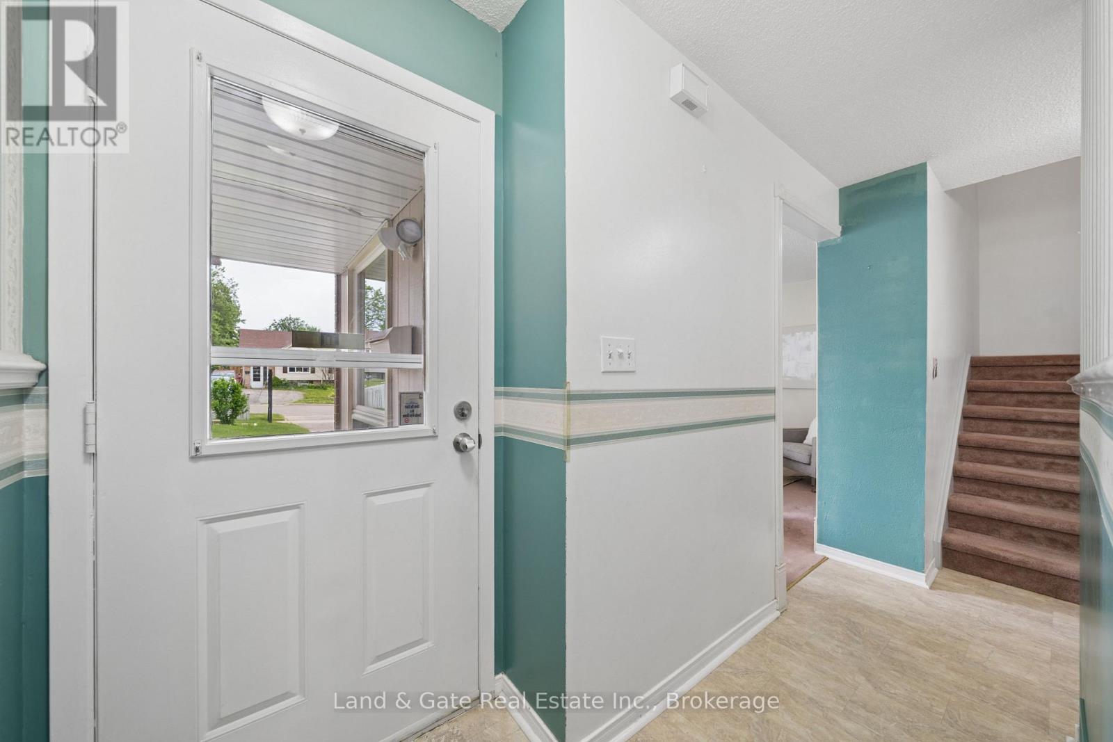 1286 Pinehurst Avenue, Oshawa, Ontario  L1H 8G5 - Photo 6 - E13433856
