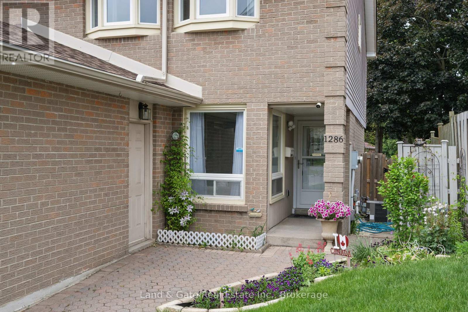 1286 Pinehurst Avenue, Oshawa, Ontario  L1H 8G5 - Photo 4 - E13433856