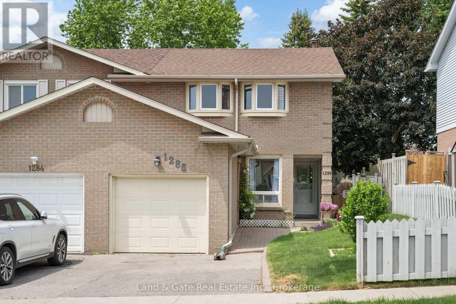 1286 Pinehurst Avenue, Oshawa, Ontario  L1H 8G5 - Photo 3 - E13433856