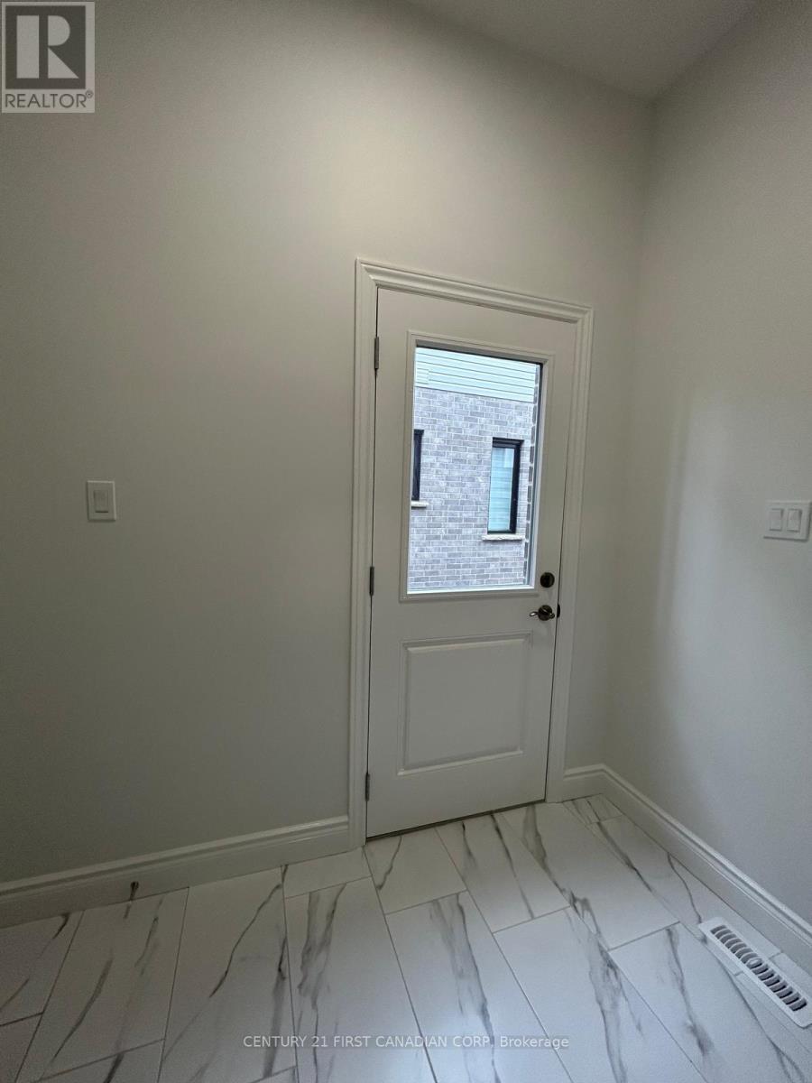 Upper - 201 Roy Mcdonald Drive, London South, Ontario  N6L 0J1 - Photo 19 - X13435958