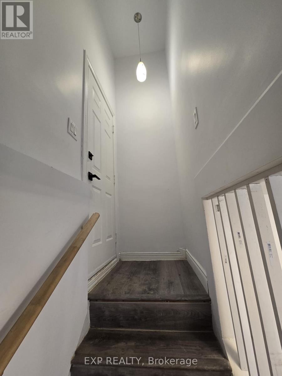 B - 20 Newhaven Street, Ottawa, Ontario  K2G 0X5 - Photo 2 - X13436010
