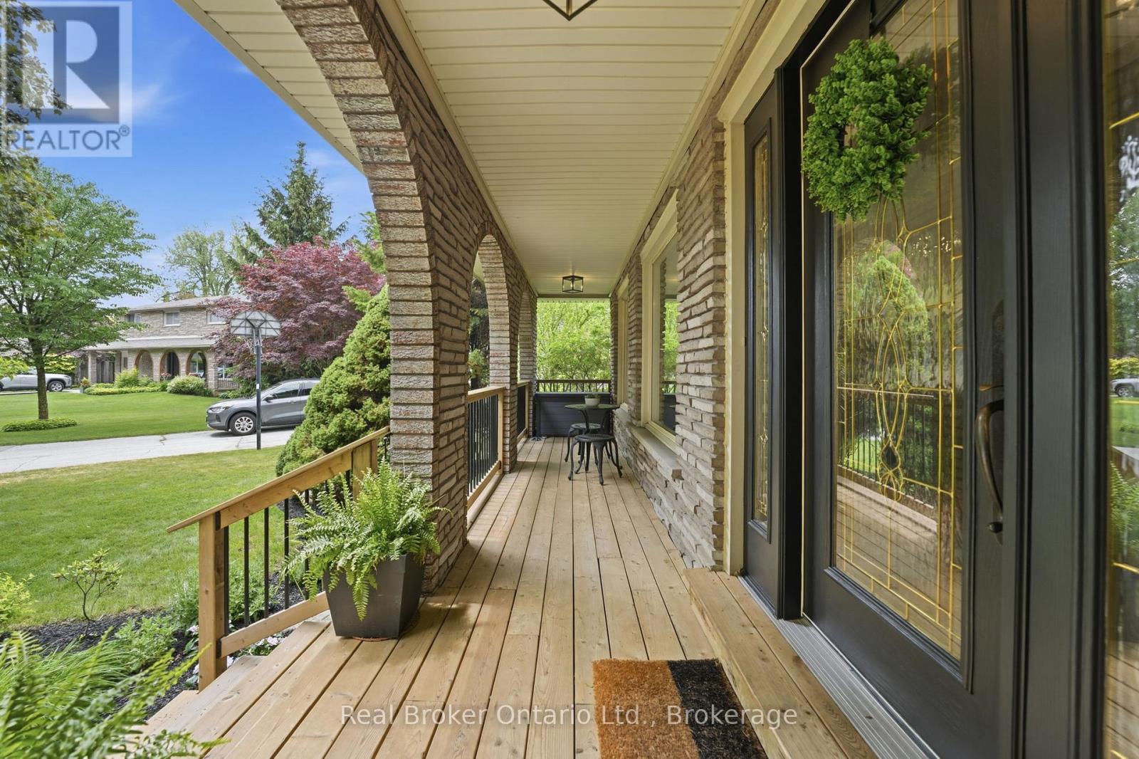 245 Applevale Court, Burlington, Ontario  L7L 2C1 - Photo 3 - W13435900