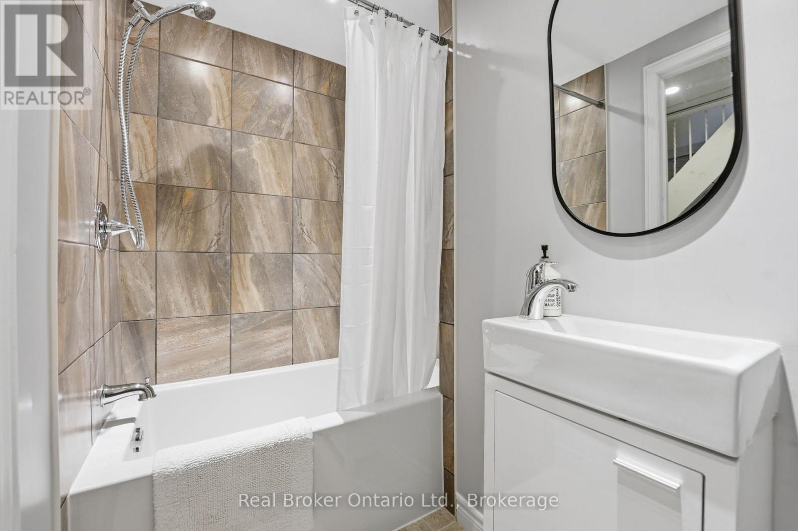 245 Applevale Court, Burlington, Ontario  L7L 2C1 - Photo 34 - W13435900