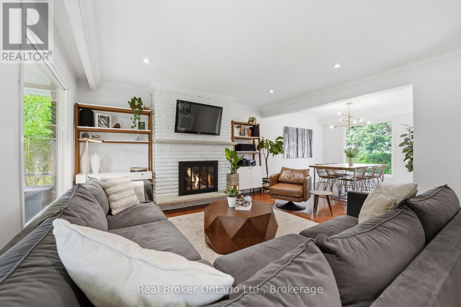 245 Applevale Court, Burlington, Ontario  L7L 2C1 - Photo 6 - W13435900