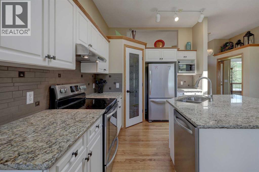 10 Eagleview Heights, Cochrane, Alberta  T4C 1P5 - Photo 7 - A2319742