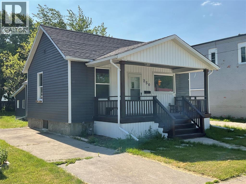 250 Russell STREET South Sarnia Ontario Canada N7T3L8 2