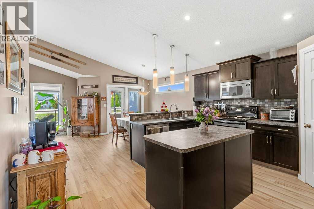 38 Lucky Place, Sylvan Lake, Alberta  T4S 0B1 - Photo 3 - A2317451