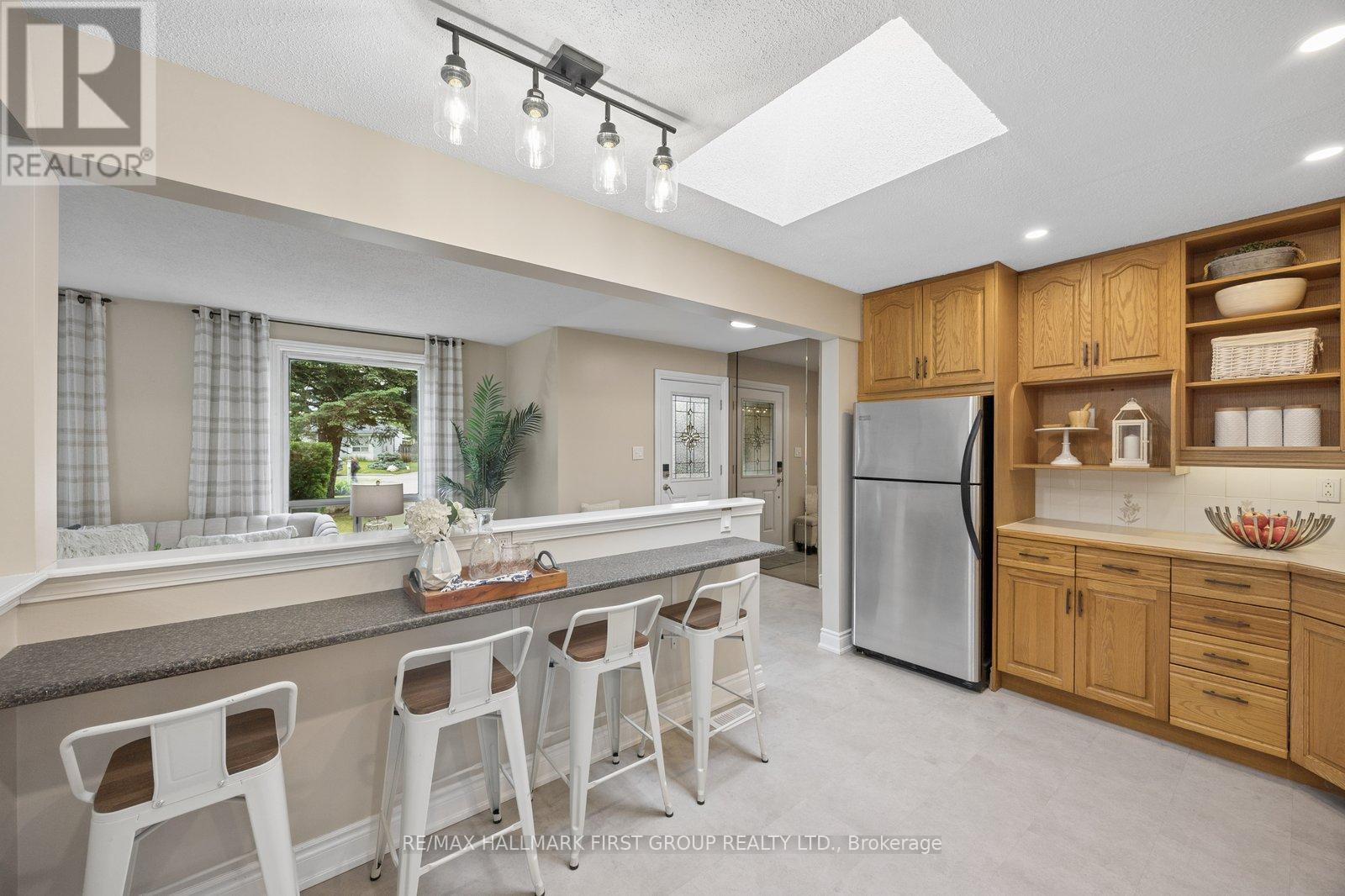 861 Boxworth Place, Pickering, Ontario  L1W 2K9 - Photo 9 - E13435964
