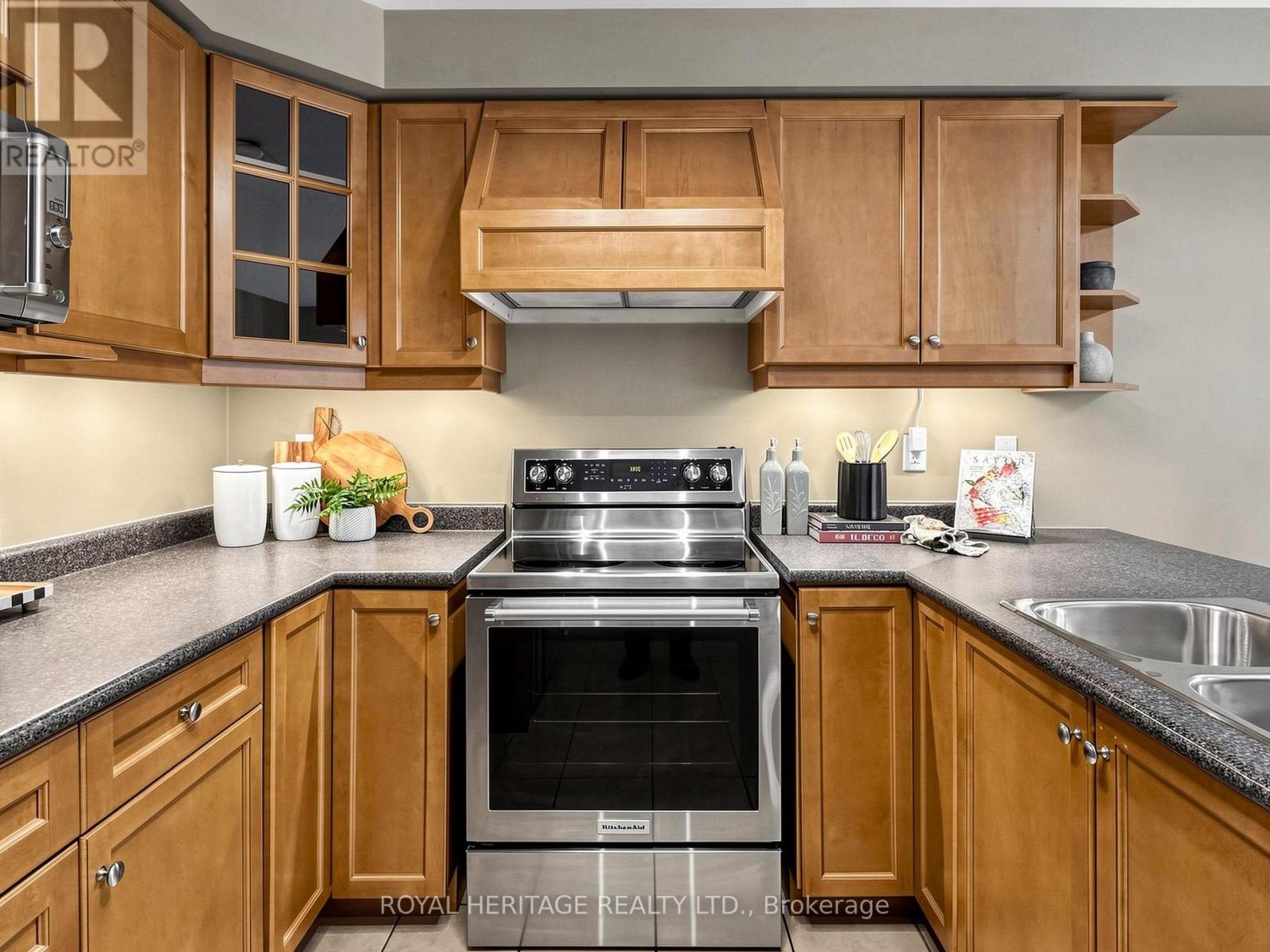 1 Wakem Court, Whitby, Ontario  L1P 1T8 - Photo 10 - E13436014