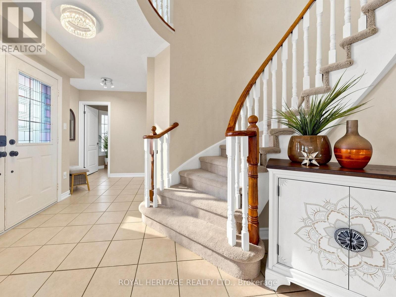1 Wakem Court, Whitby, Ontario  L1P 1T8 - Photo 5 - E13436014