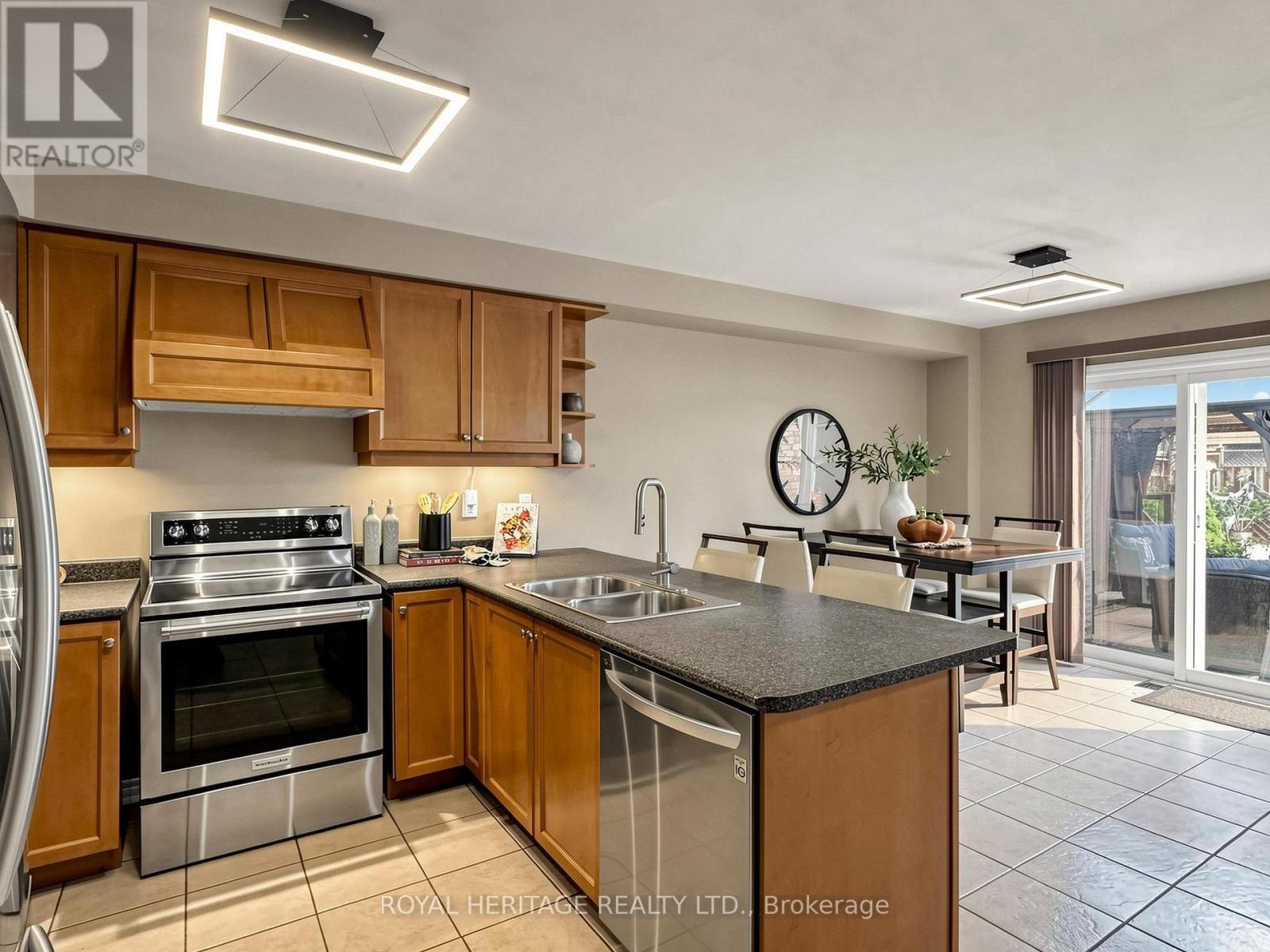 1 Wakem Court, Whitby, Ontario  L1P 1T8 - Photo 9 - E13436014