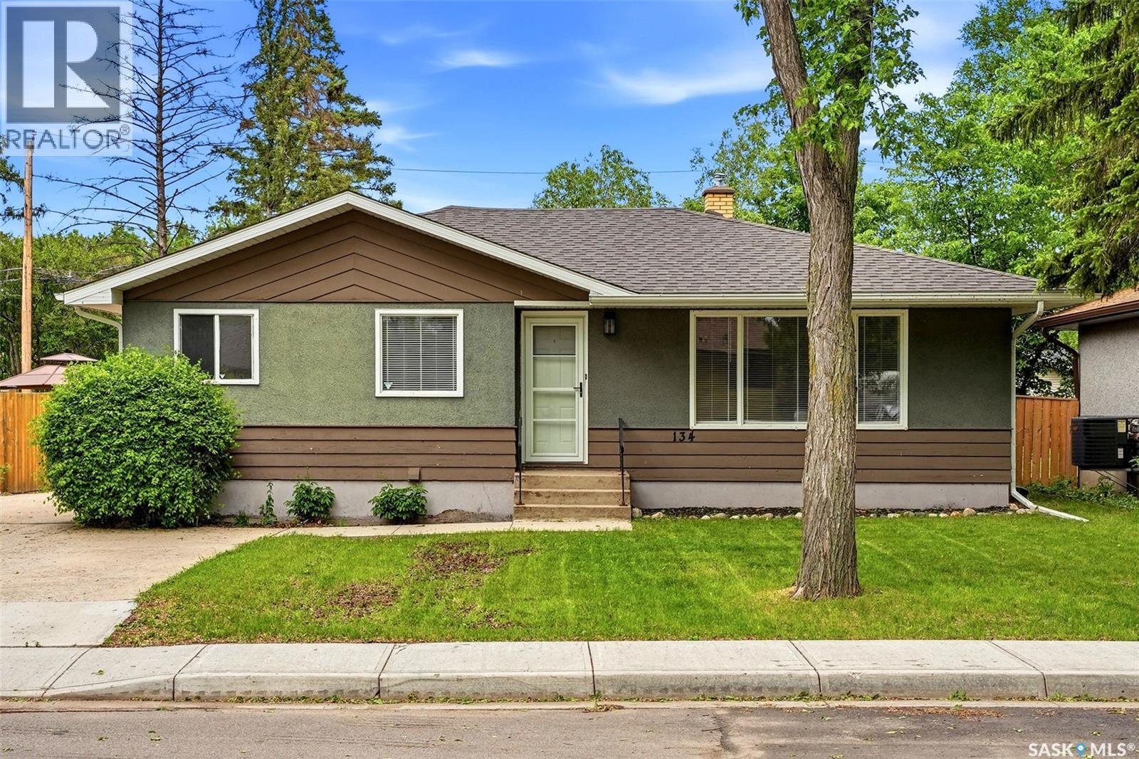 134 Ellison Crescent, Regina, Saskatchewan  S4R 4V5 - Photo 2 - SK039216