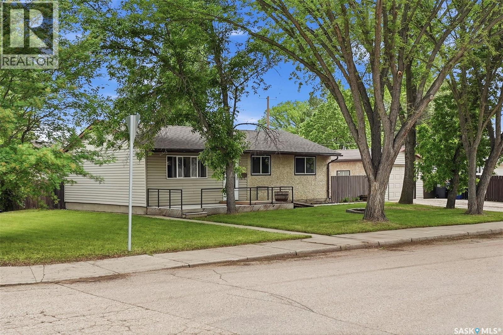 502 X Avenue N, Saskatoon, Saskatchewan  S7L 3K2 - Photo 1 - SK039203