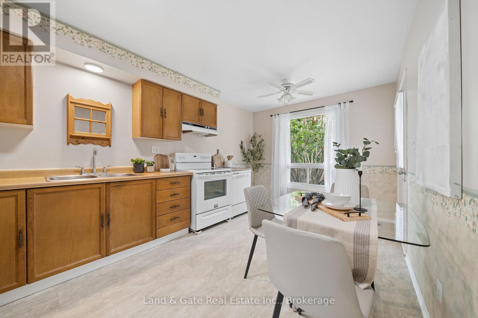 1286 Pinehurst Avenue, Oshawa, Ontario  L1H 8G5 - Photo 19 - E13433856
