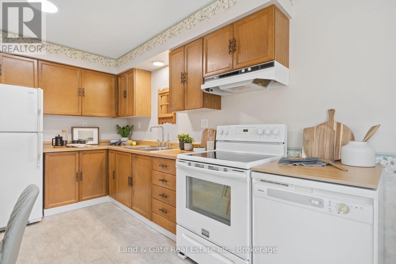 1286 Pinehurst Avenue, Oshawa, Ontario  L1H 8G5 - Photo 17 - E13433856