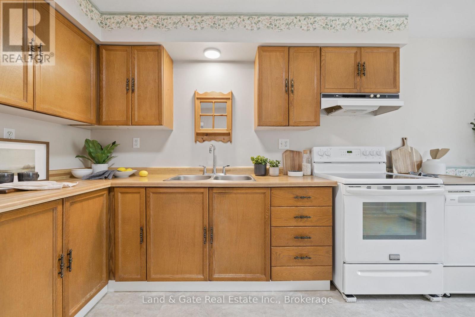 1286 Pinehurst Avenue, Oshawa, Ontario  L1H 8G5 - Photo 18 - E13433856