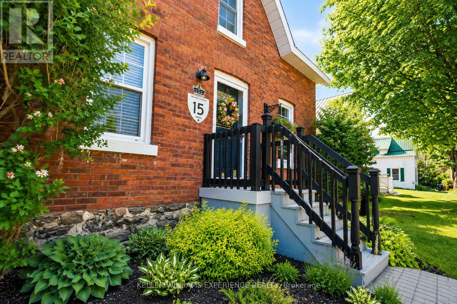 15 Leonard Avenue, Penetanguishene, Ontario  L9M 1E3 - Photo 40 - S13435928