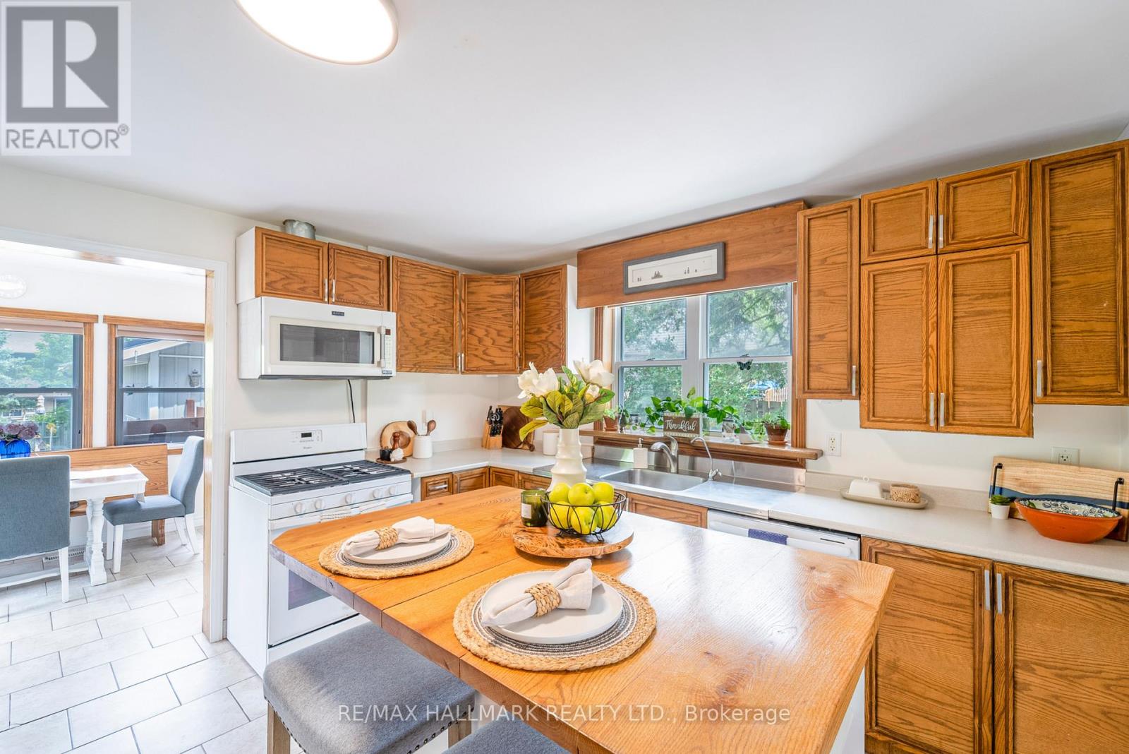 225 Innisfil Street, Barrie, Ontario  L4N 3E9 - Photo 8 - S13435996
