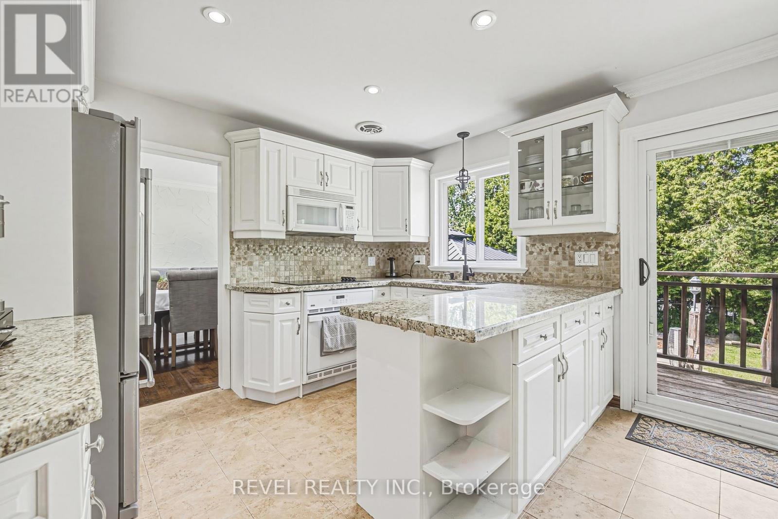 2546 Robinson Street, Mississauga, Ontario  L5C 2P3 - Photo 11 - W13435880