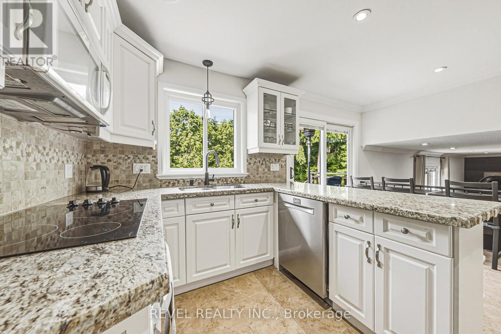 2546 Robinson Street, Mississauga, Ontario  L5C 2P3 - Photo 12 - W13435880