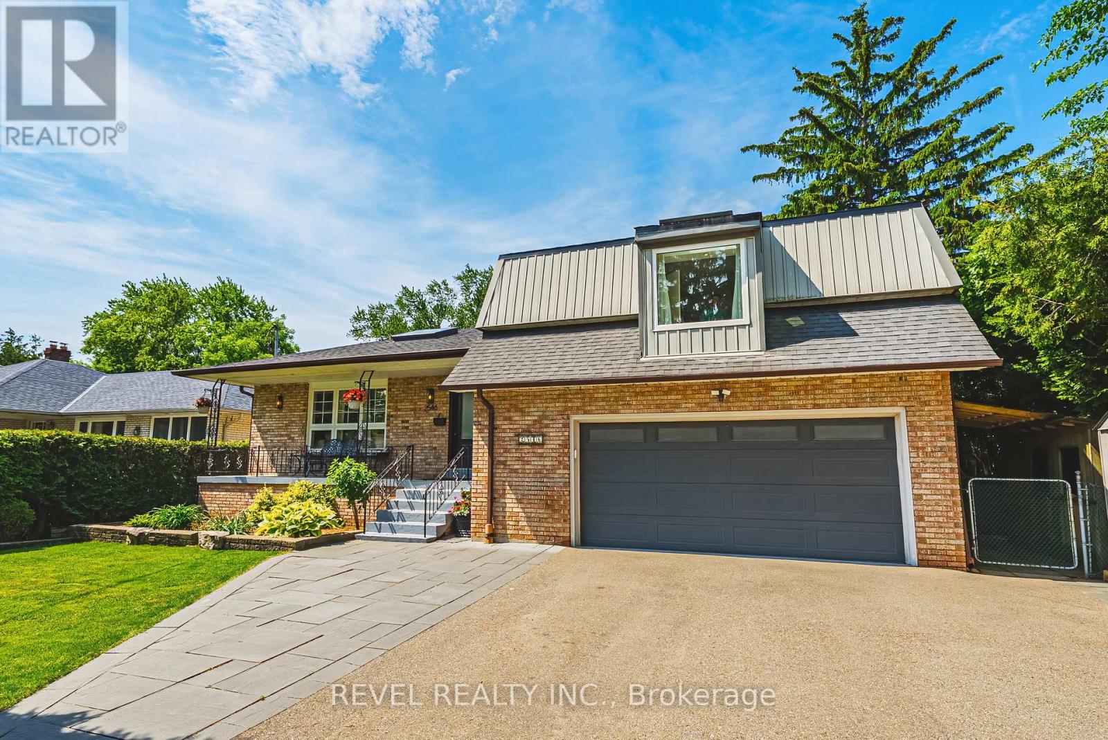 2546 Robinson Street, Mississauga, Ontario  L5C 2P3 - Photo 2 - W13435880