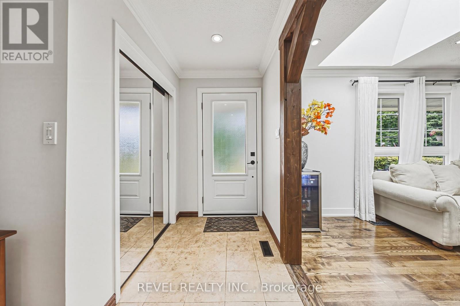 2546 Robinson Street, Mississauga, Ontario  L5C 2P3 - Photo 3 - W13435880