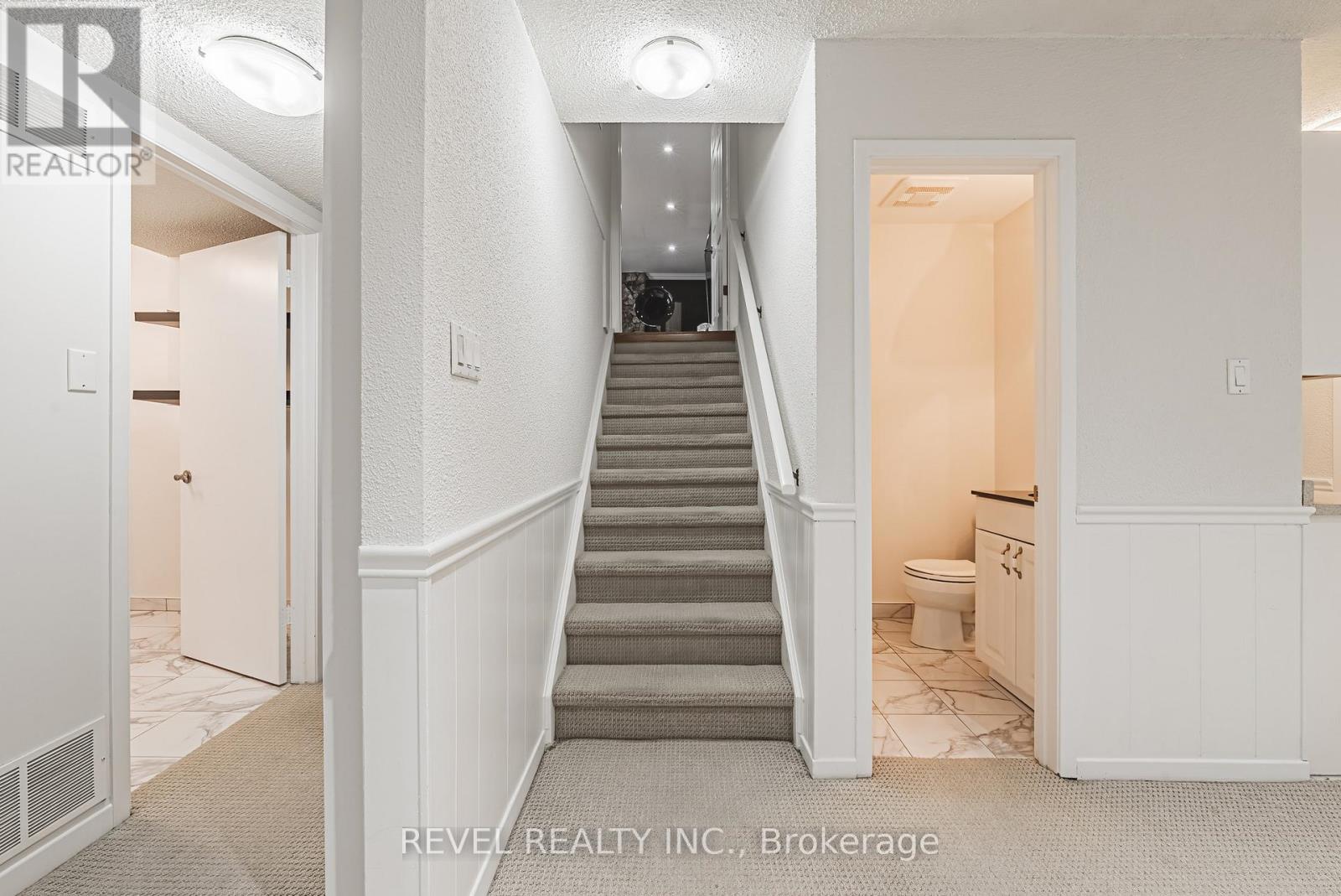 2546 Robinson Street, Mississauga, Ontario  L5C 2P3 - Photo 30 - W13435880