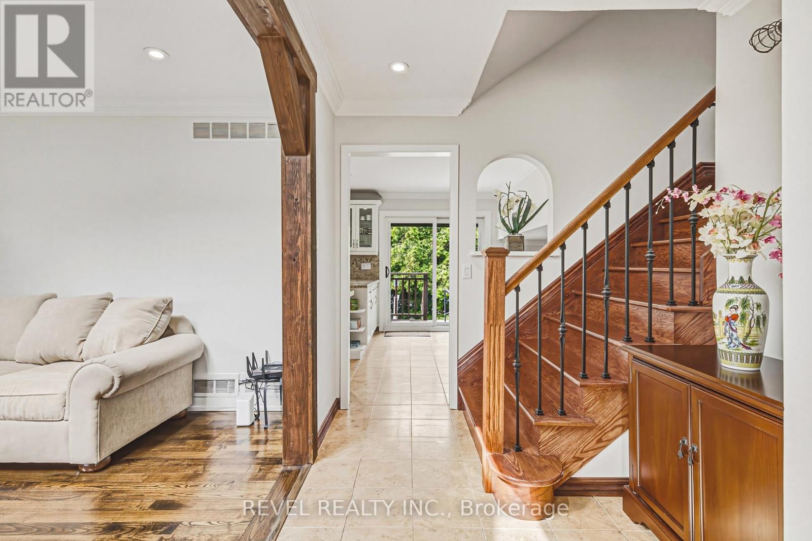 2546 Robinson Street, Mississauga, Ontario  L5C 2P3 - Photo 4 - W13435880