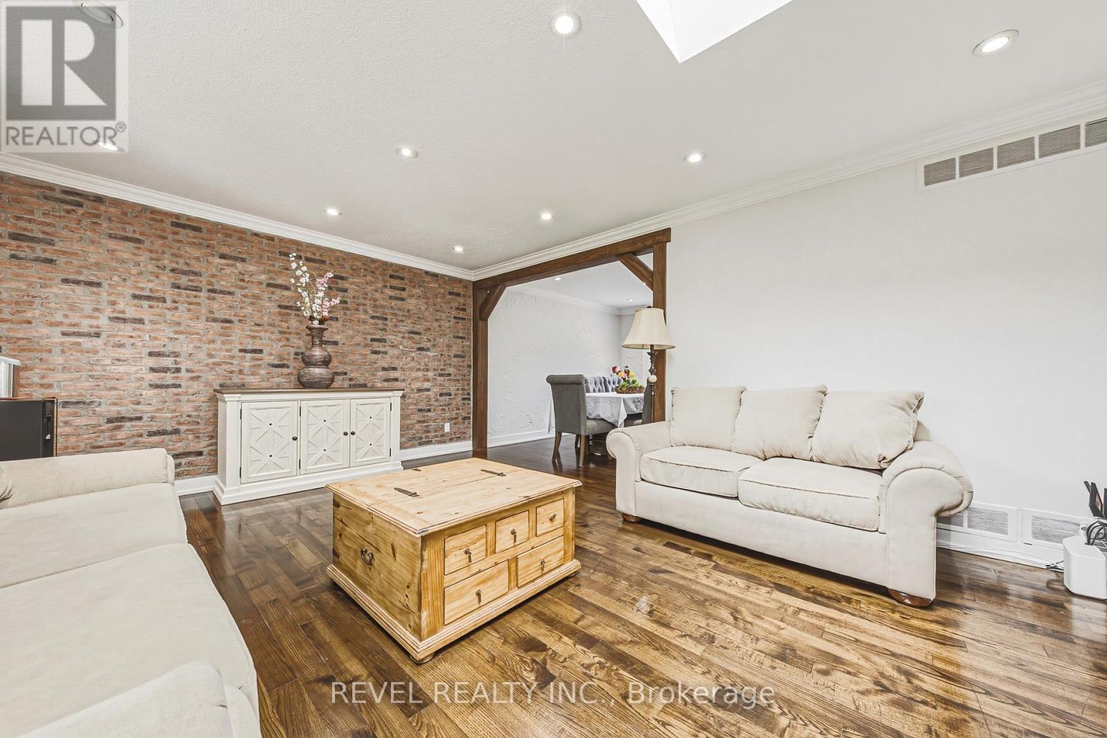 2546 Robinson Street, Mississauga, Ontario  L5C 2P3 - Photo 7 - W13435880