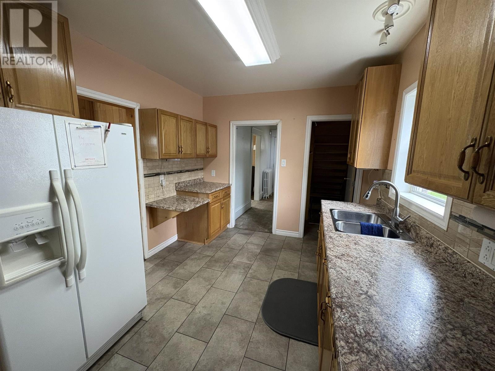 390 Ambrose, Thunder Bay, Ontario  P7B 1M4 - Photo 4 - TB2601416