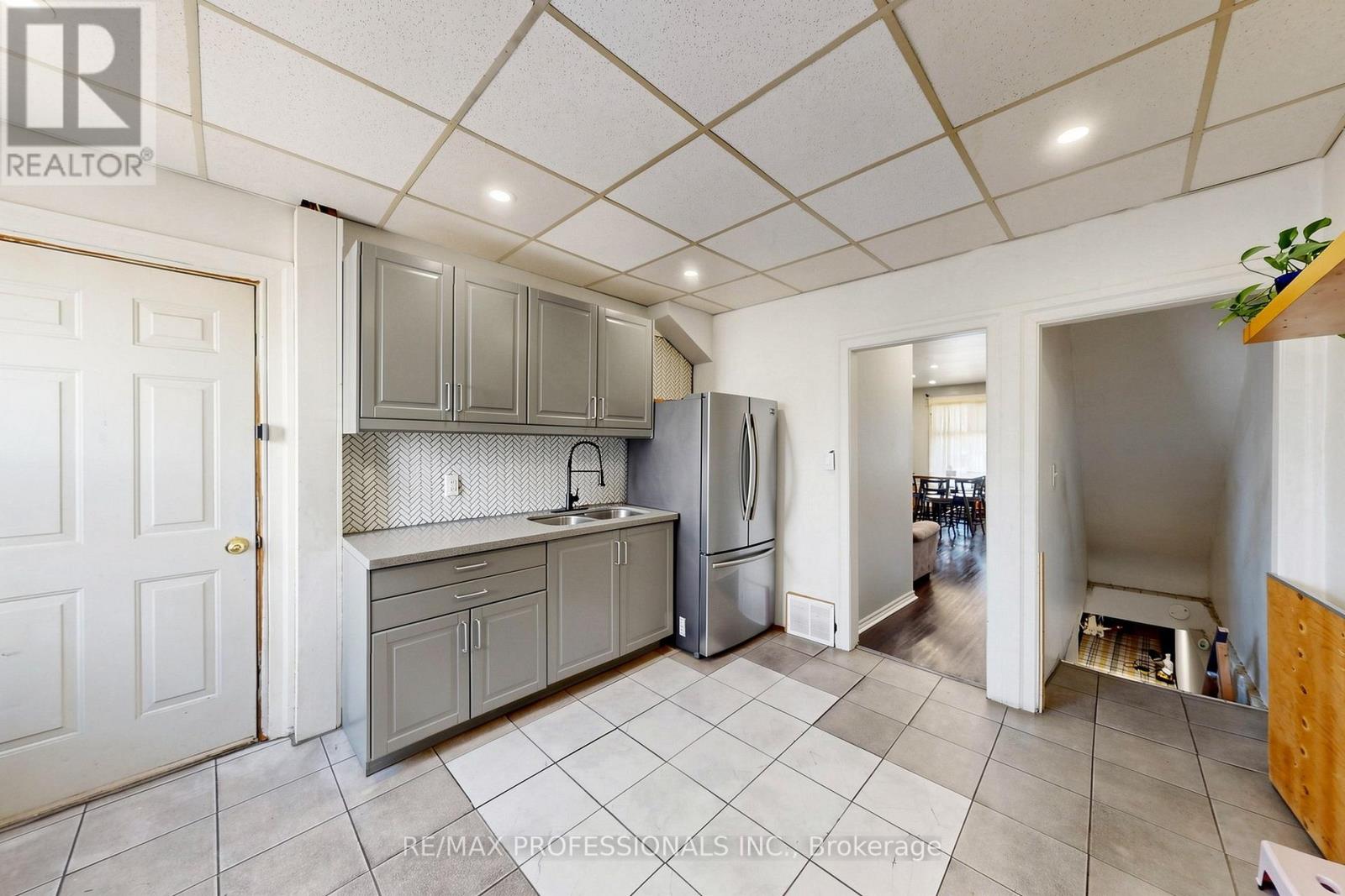 2 Muir Avenue, Toronto, Ontario  M6H 1E8 - Photo 16 - C13432470