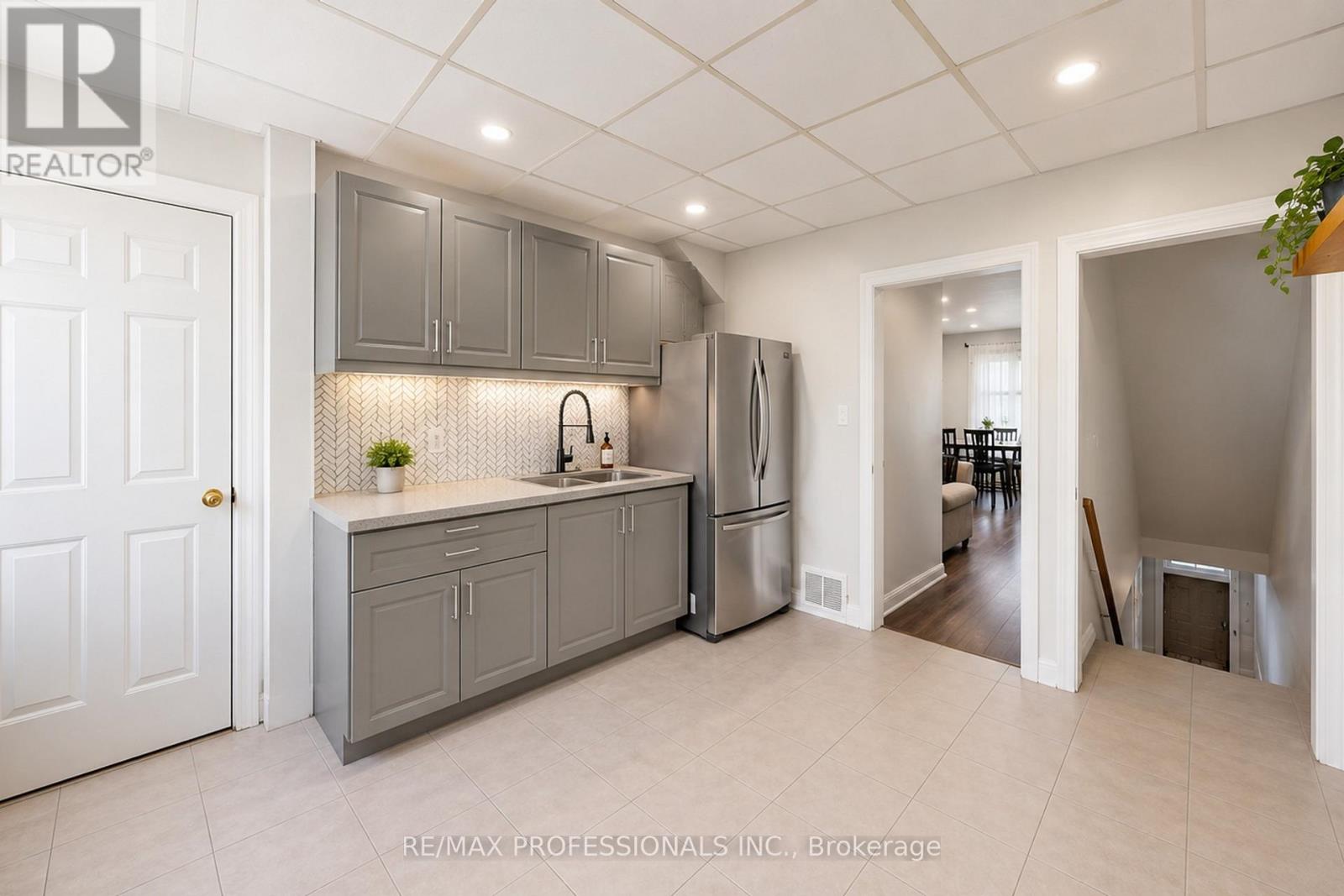 2 Muir Avenue, Toronto, Ontario  M6H 1E8 - Photo 15 - C13432470
