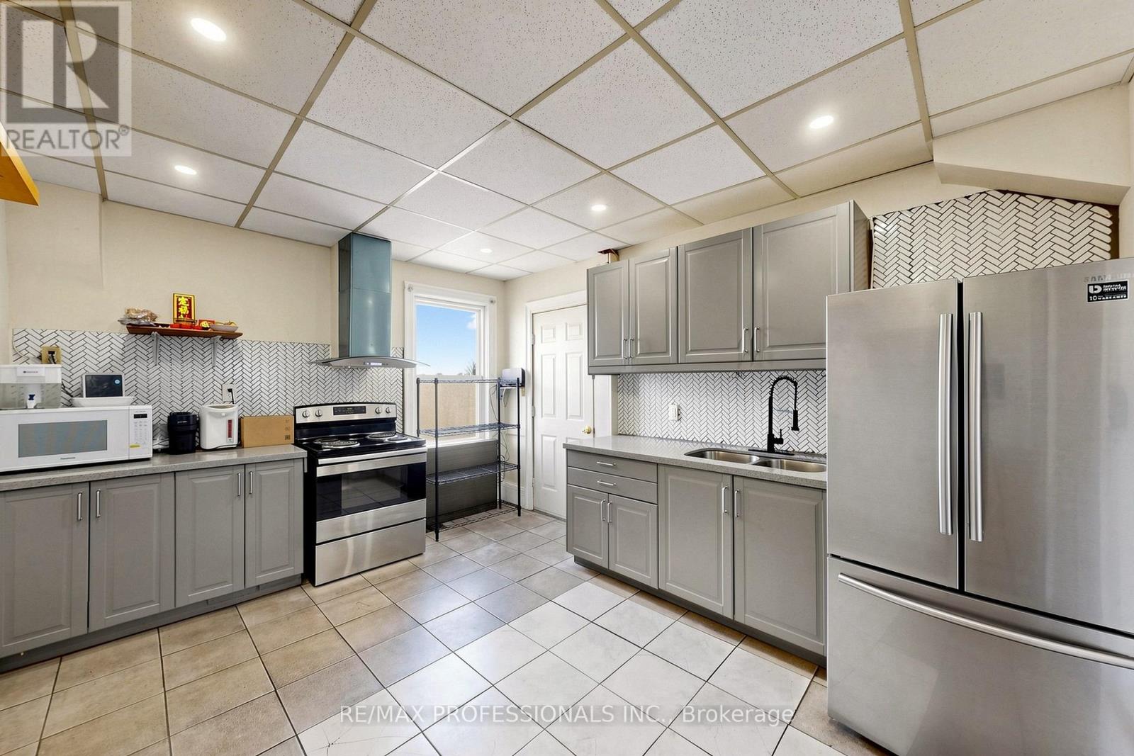 2 Muir Avenue, Toronto, Ontario  M6H 1E8 - Photo 14 - C13432470