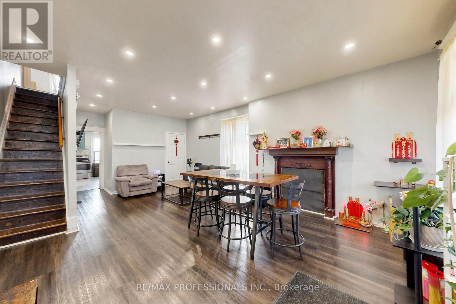 2 Muir Avenue, Toronto, Ontario  M6H 1E8 - Photo 10 - C13432470