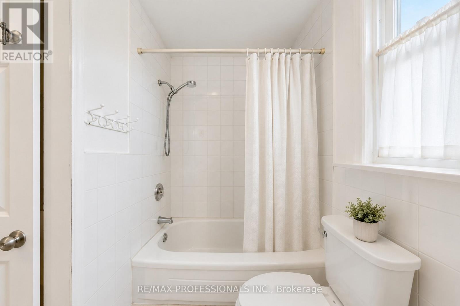2 Muir Avenue, Toronto, Ontario  M6H 1E8 - Photo 25 - C13432470
