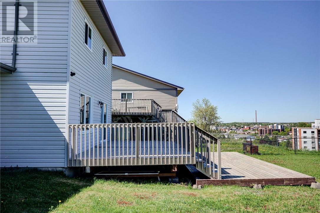 74 Sunrise Ridge Drive, Greater Sudbury, Ontario  P3B 0A9 - Photo 4 - 2128367