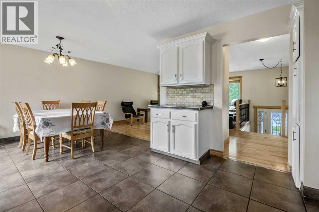 12 Robinson Drive, Okotoks, Alberta  T1S 1C3 - Photo 17 - A2319948