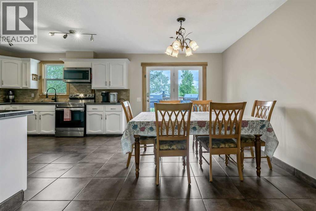 12 Robinson Drive, Okotoks, Alberta  T1S 1C3 - Photo 10 - A2319948