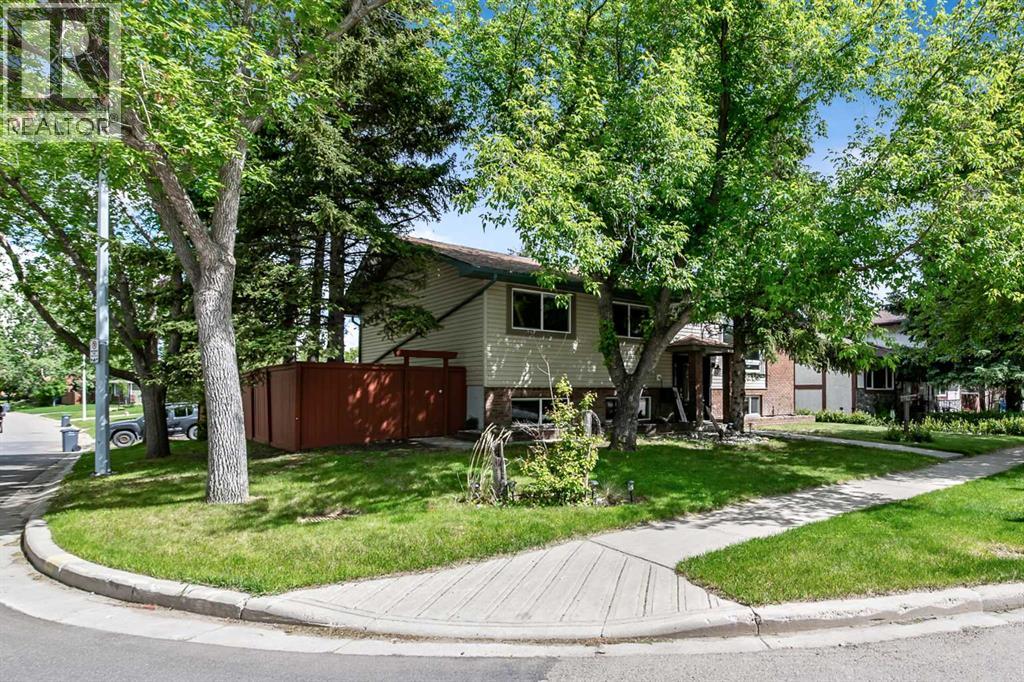 12 Robinson Drive, Okotoks, Alberta  T1S 1C3 - Photo 1 - A2319948