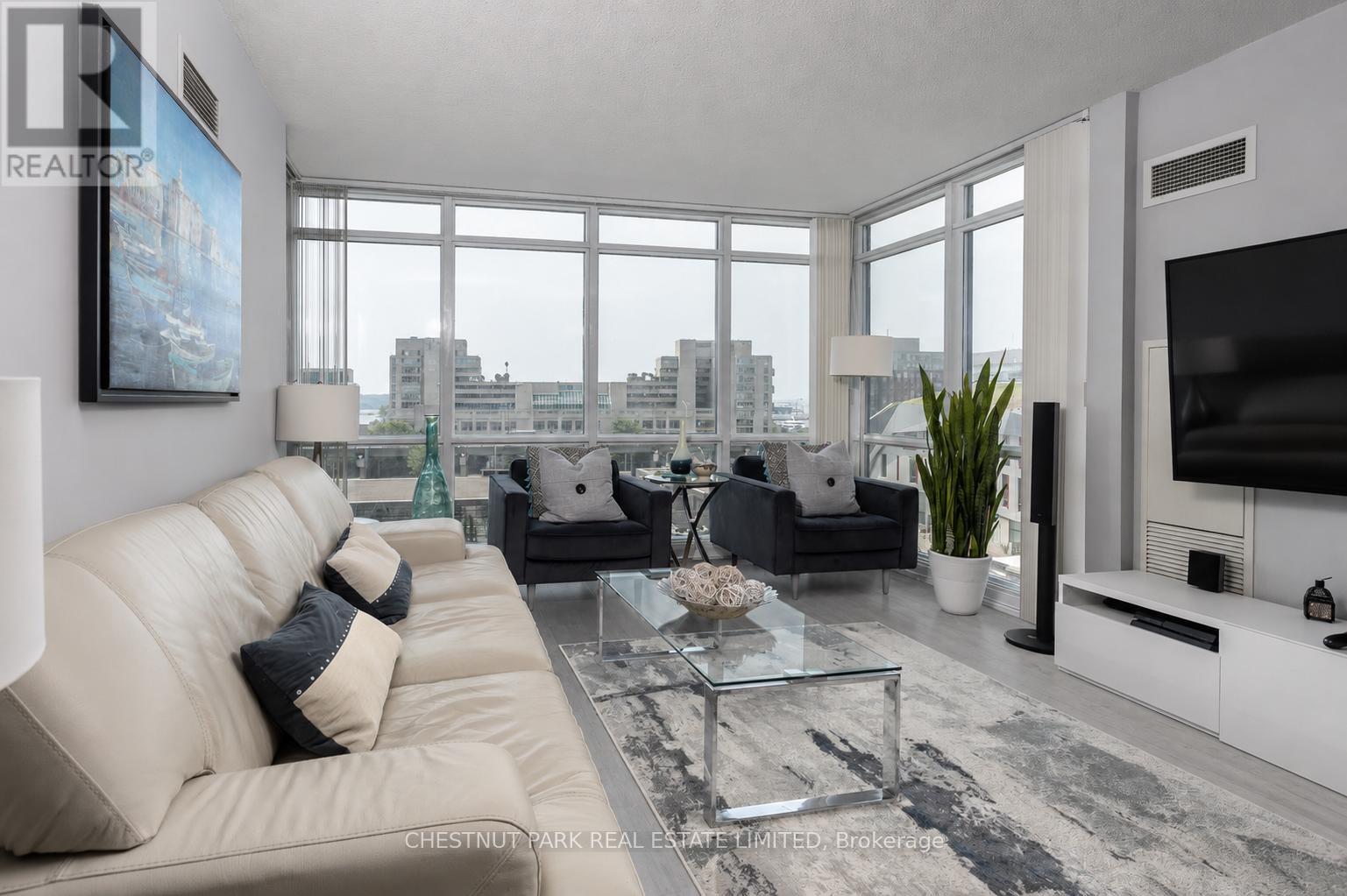 710 - 15 Fort York Boulevard, Toronto, Ontario M5V 3Y4 - Photo 2 - C13436162