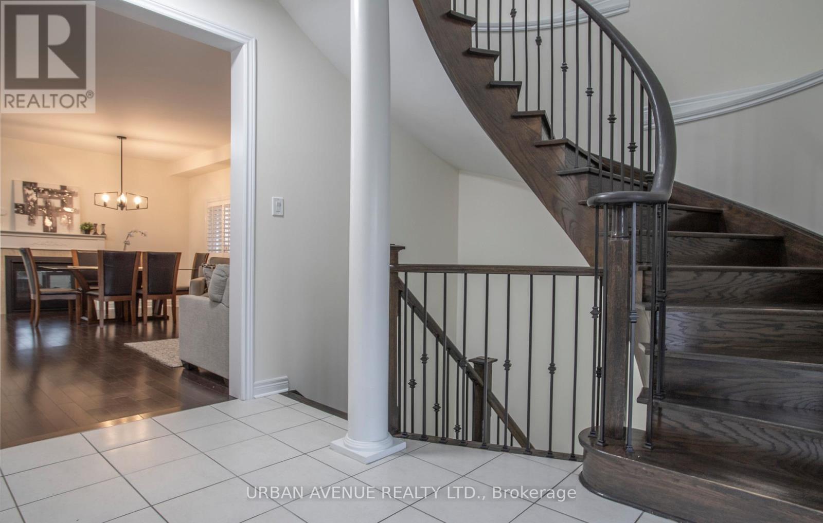 5 Aquilina Court, Ajax, Ontario  L1Z 0E5 - Photo 3 - E13436064