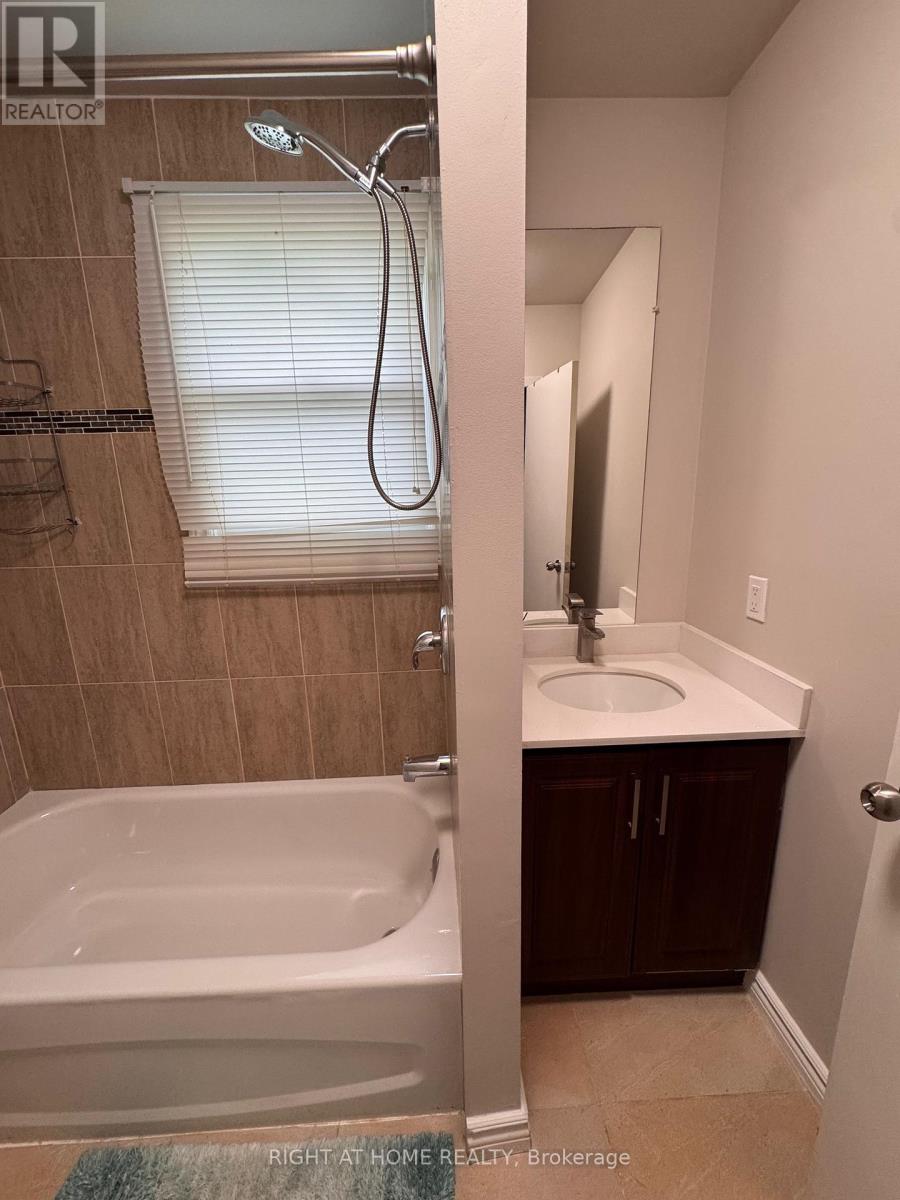 2 Bradford Street, East Gwillimbury, Ontario  L9N 1L7 - Photo 9 - N13436048